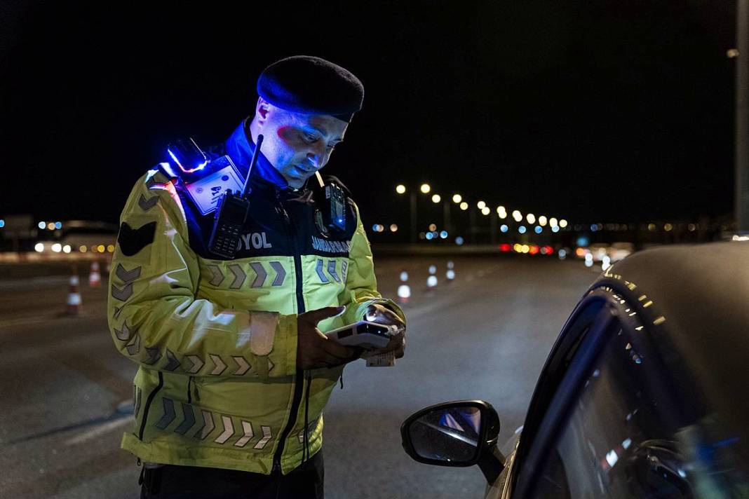 Modern radar sistemleri otoyollarda uçanı kaçanı anında tespit ediyor! 4 kademeli lazerlerle sürekli tarama yapılıyor 22